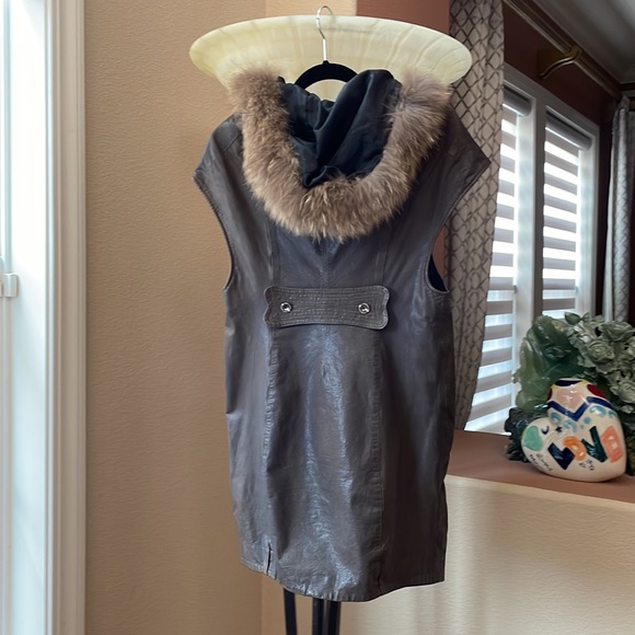 Beautiful lether long vest with fur hoodie - Picture 2 of 5